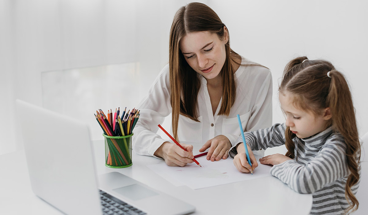 So sánh Tiếng Anh 1 kèm 1 và Học nhóm